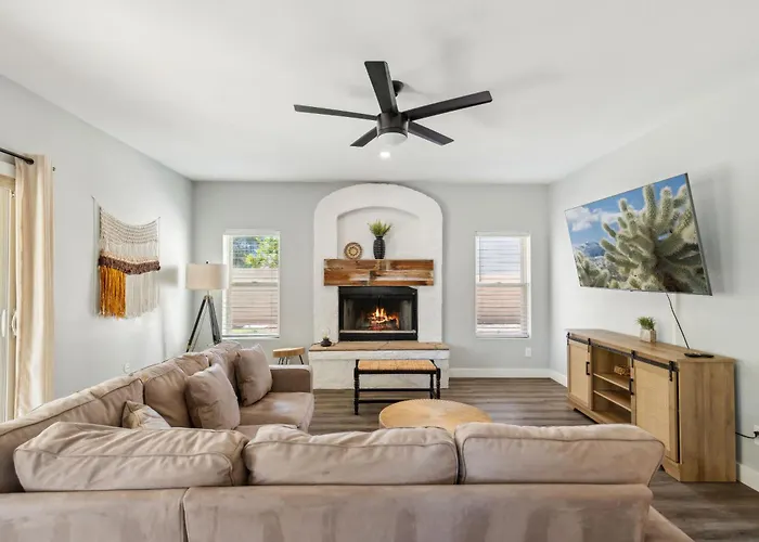 5bdr With Pool & Scenic Golf Views! * Mesa