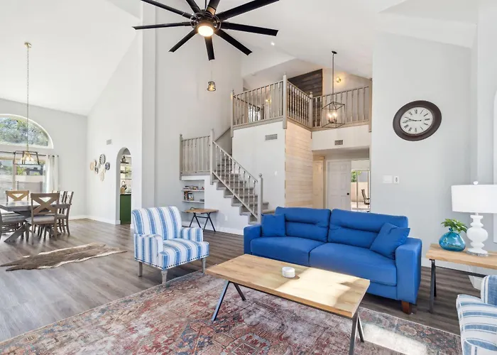 5bdr With Pool & Scenic Golf Views! *