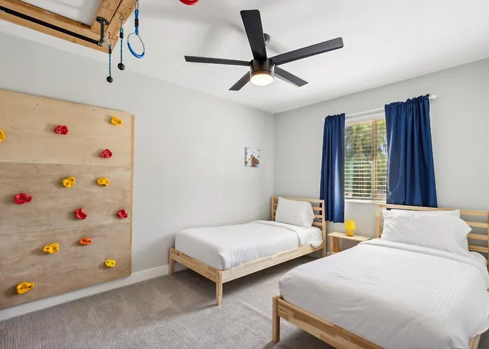 5bdr With Pool & Scenic Golf Views! *