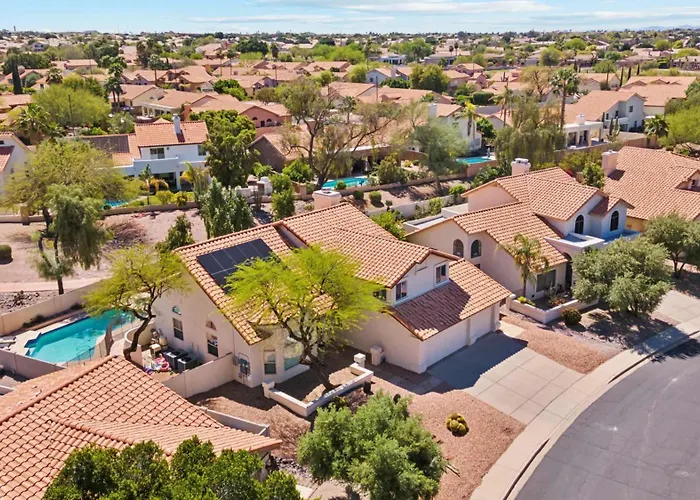 5bdr With Pool & Scenic Golf Views!
