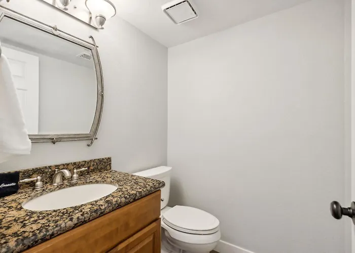 5bdr With Pool & Scenic Golf Views!