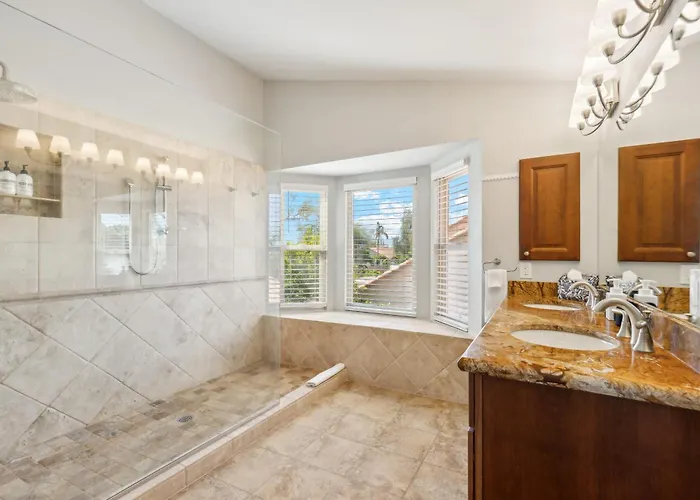 5bdr With Pool & Scenic Golf Views! * Mesa