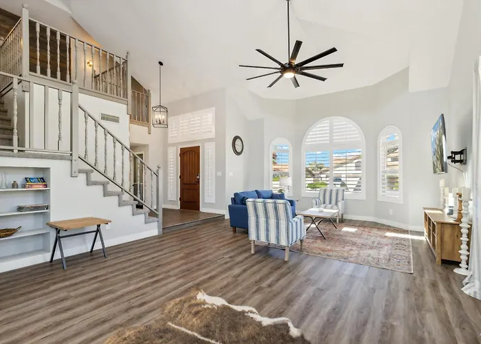 5bdr With Pool & Scenic Golf Views! *
